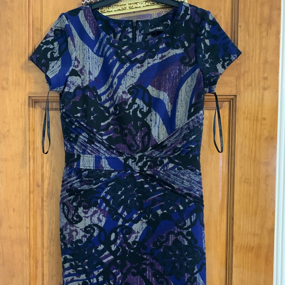 Beautiful Ellen Tracy Pencil dress in Size 4.